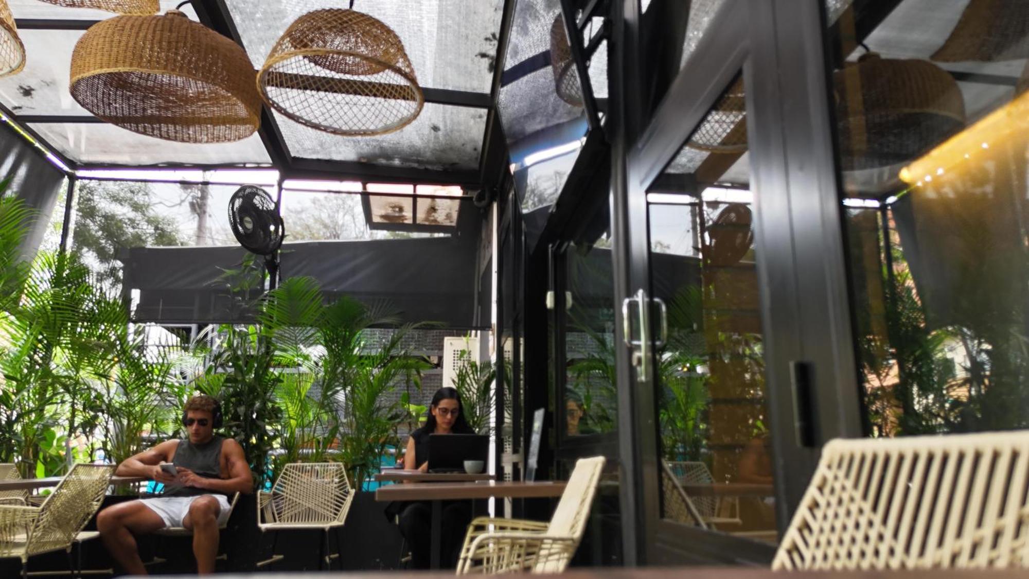 One Laureles Apartahotel